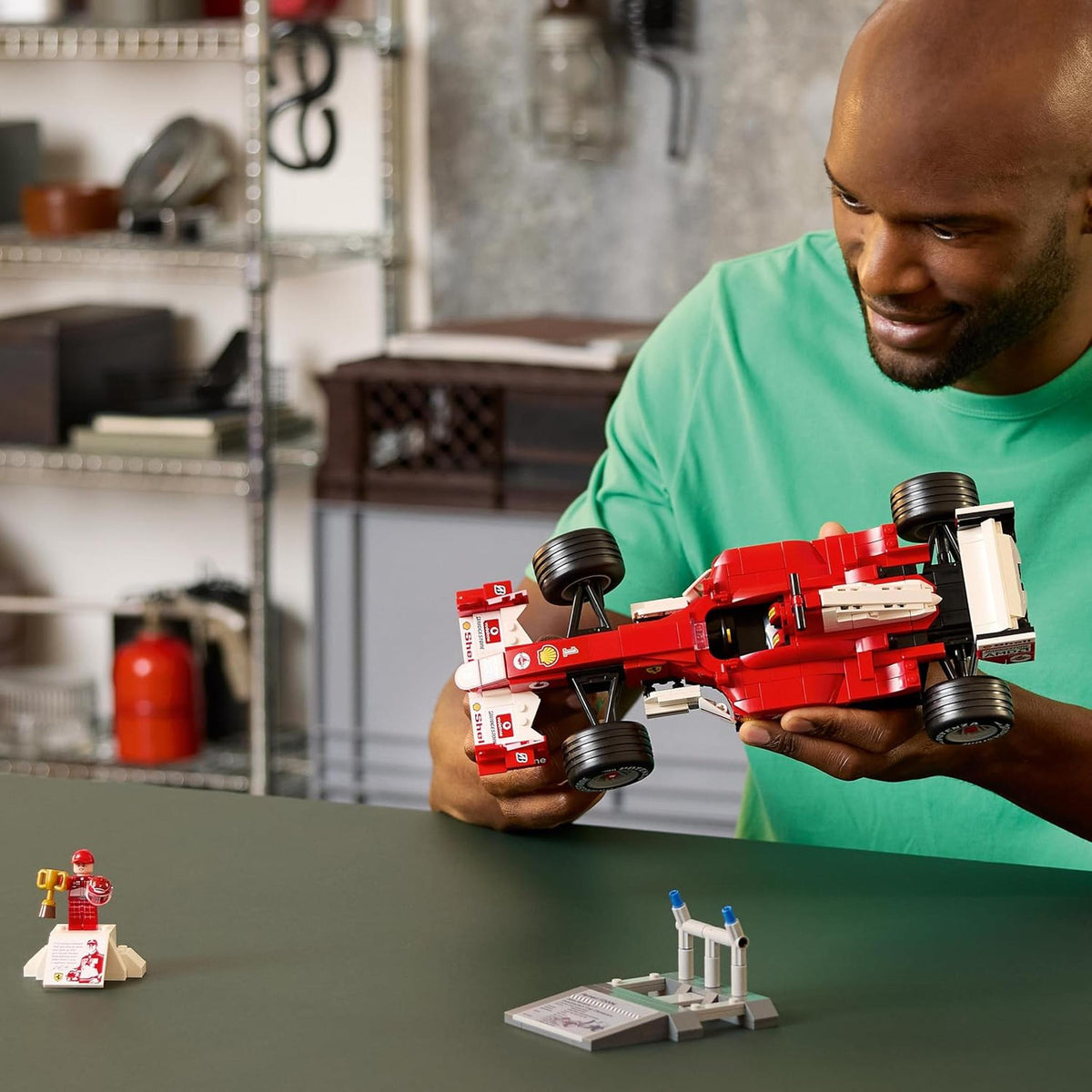 LEGO 11375 Icons Ferrari F2004 & Michael Schumacher