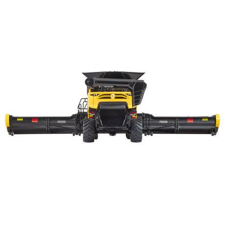 Britains New Holland CR11 Combine 1:32 scale