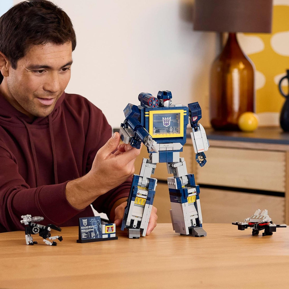 LEGO 10358 Icons Transformers: Soundwave
