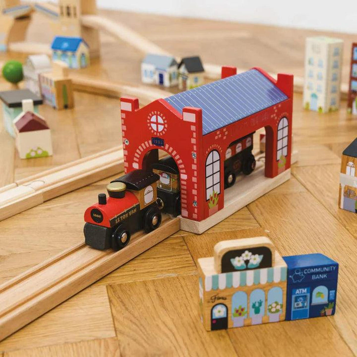 Le Toy Van London Train Set 120 pieces