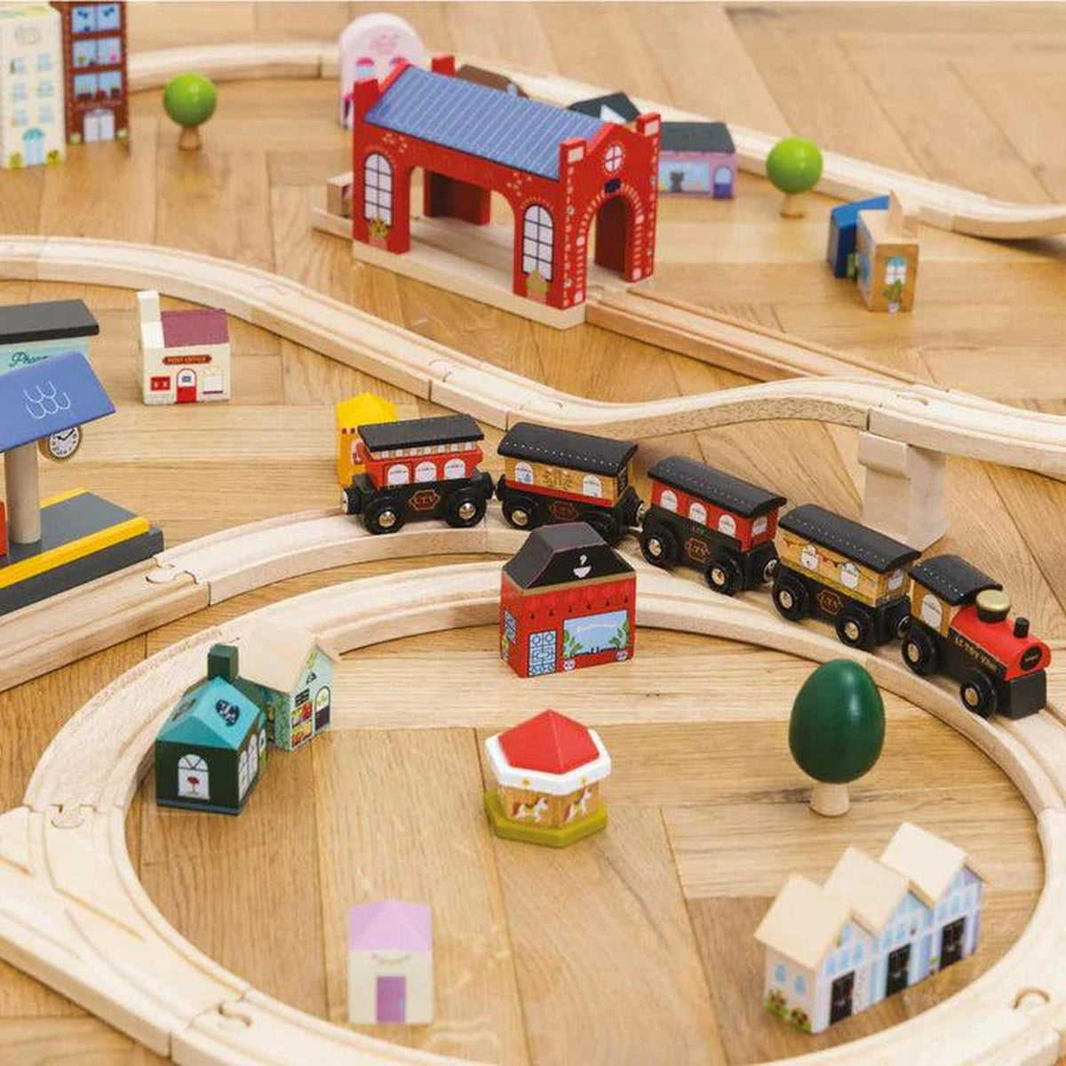 Le Toy Van London Train Set 120 pieces